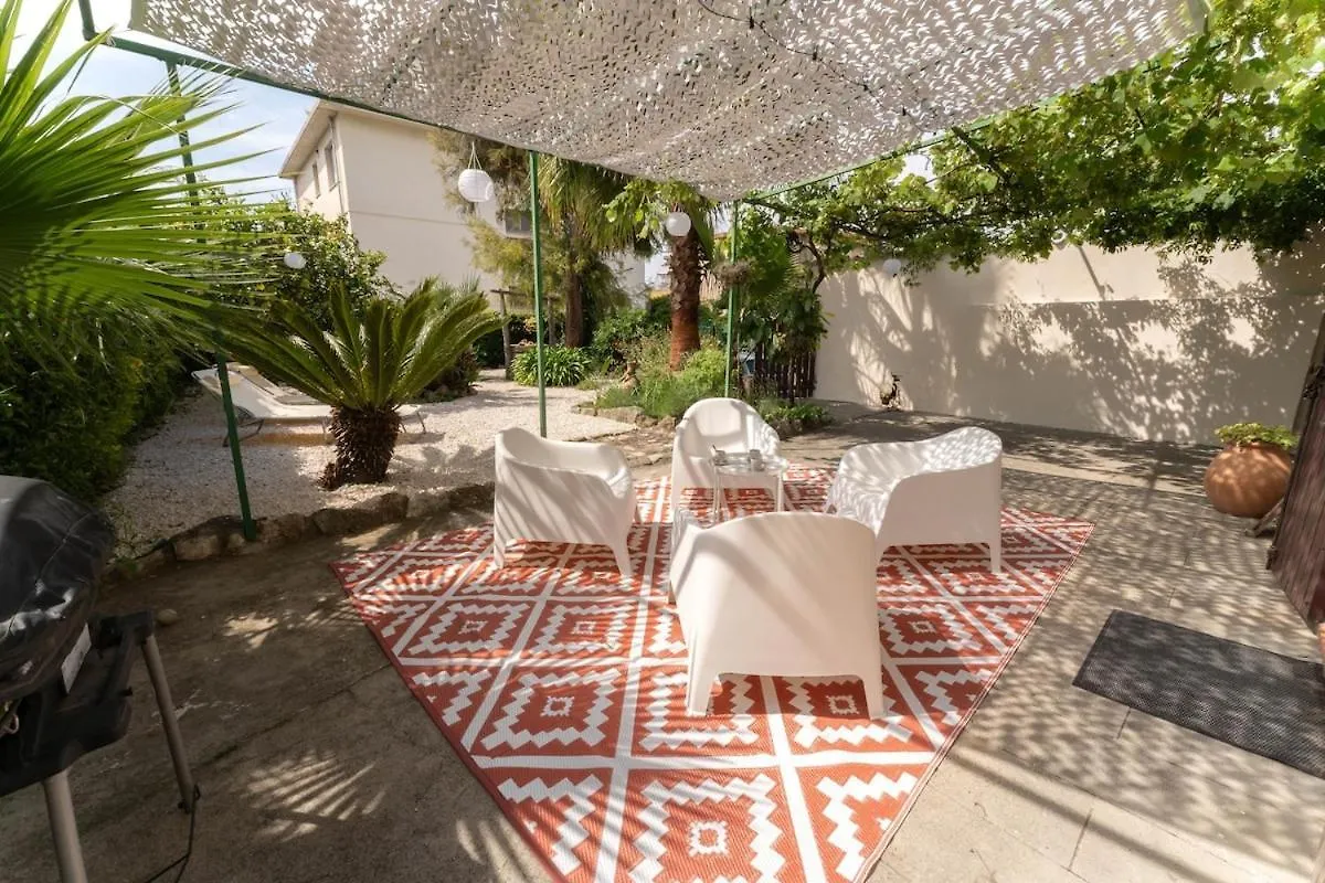 Holiday home Jolie Maison Avec Jardin, A 500M De La Plage Cagnes-sur-Mer