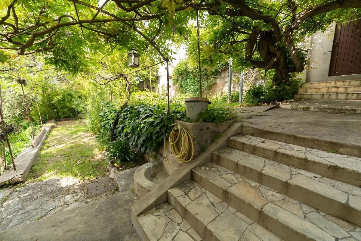 Holiday home Jolie Maison Avec Jardin, A 500M De La Plage Cagnes-sur-Mer